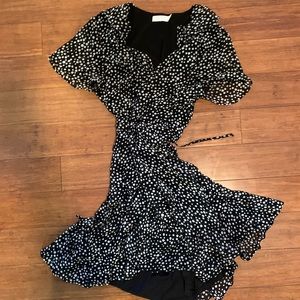 Super stylish cute cut wrap dress size medium